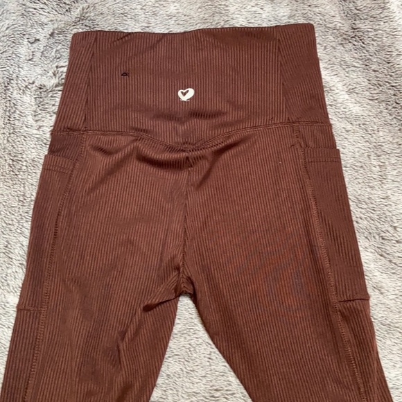 Brown Ribbed Workout leggings - Picture 4 of 5